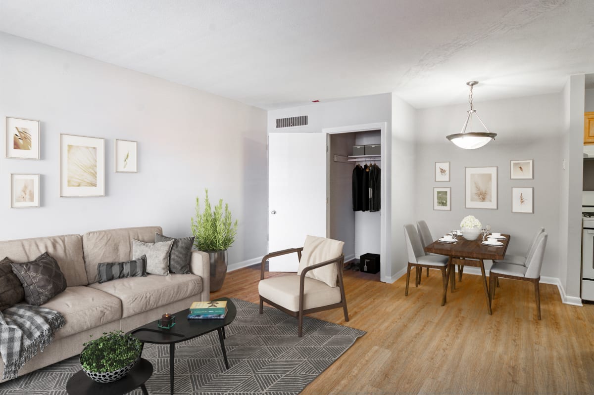 Photos of Apartments for Rent in Hyde Park Gallery